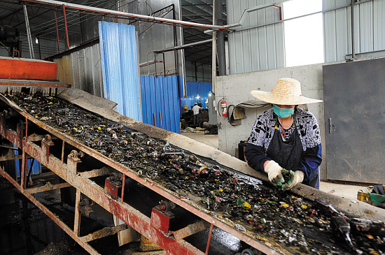 打个电话旧家具出门再生 再生资源公司进驻居民小区_新浪新闻